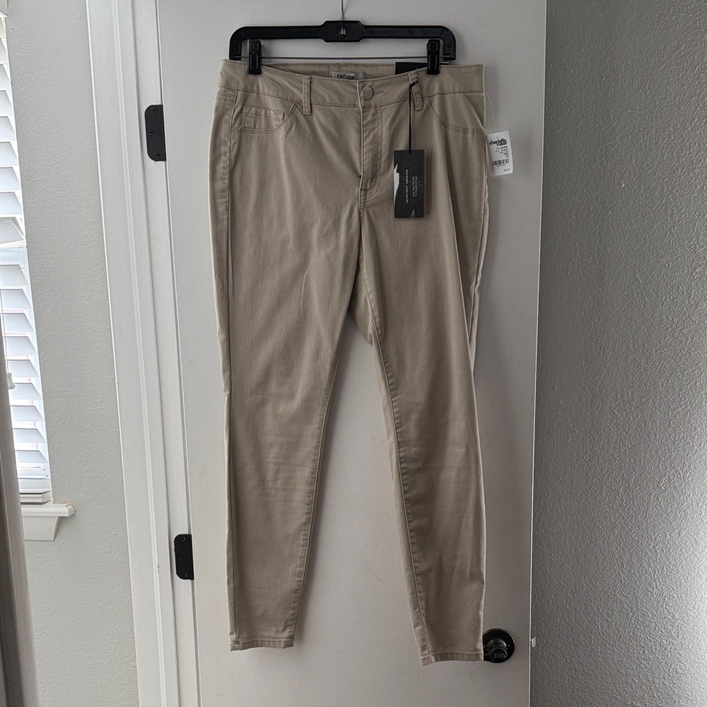 Refuge Women's Beige Skinny Pants